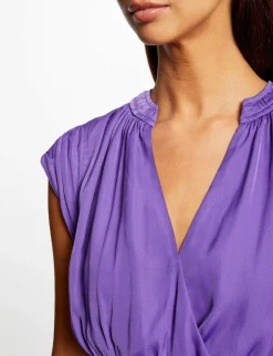 Robes><noscript><img width=