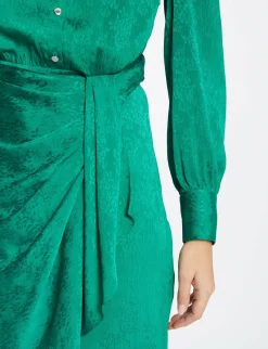 Robes><noscript><img width=