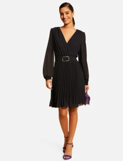 Robes><noscript><img width=