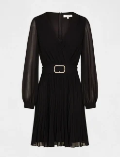 Robes><noscript><img width=