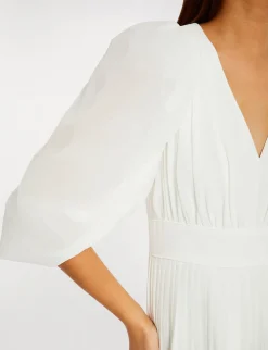 Robes><noscript><img width=