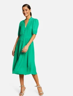 Robes><noscript><img width=