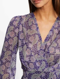 Robes><noscript><img width=